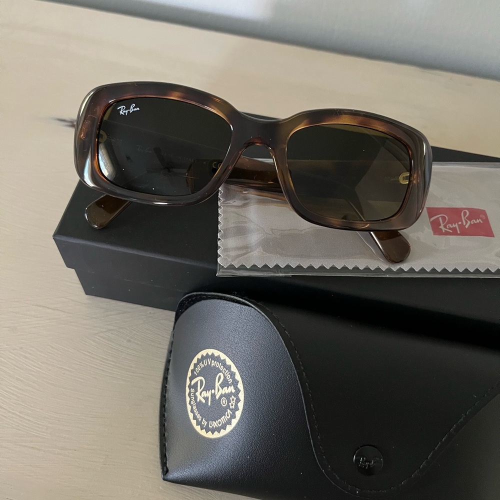 Ray-Ban Women’s 4122 Sunglasses